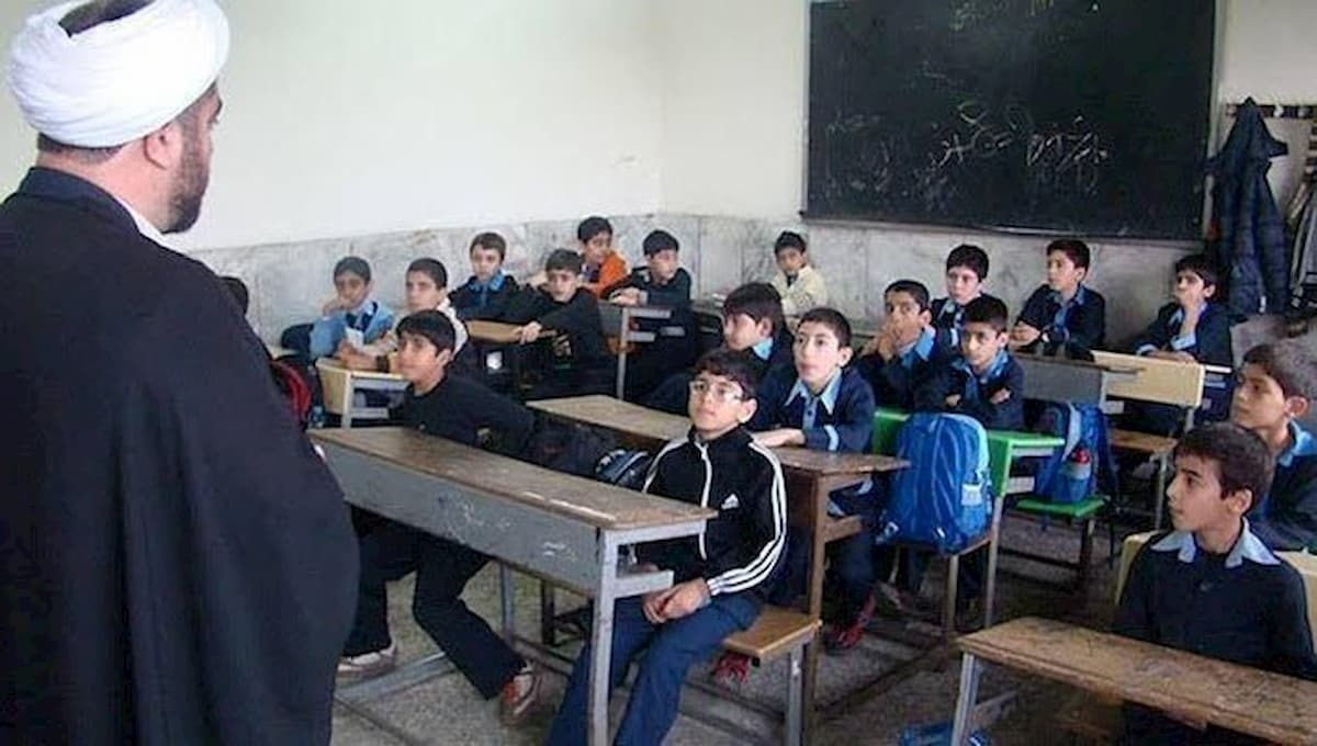 مشکل طلاب در انتخاب مشاغل دبیری به زودی رفع میشود