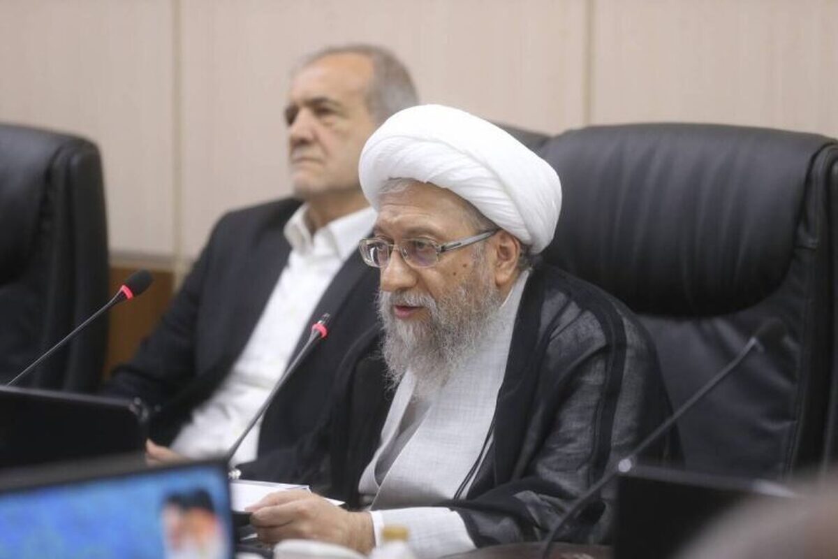 دستاوردهای هستهای قابل مذاکره نیست/ هیچ کس حق عقب نشینی از خطوط قرمز را ندارد