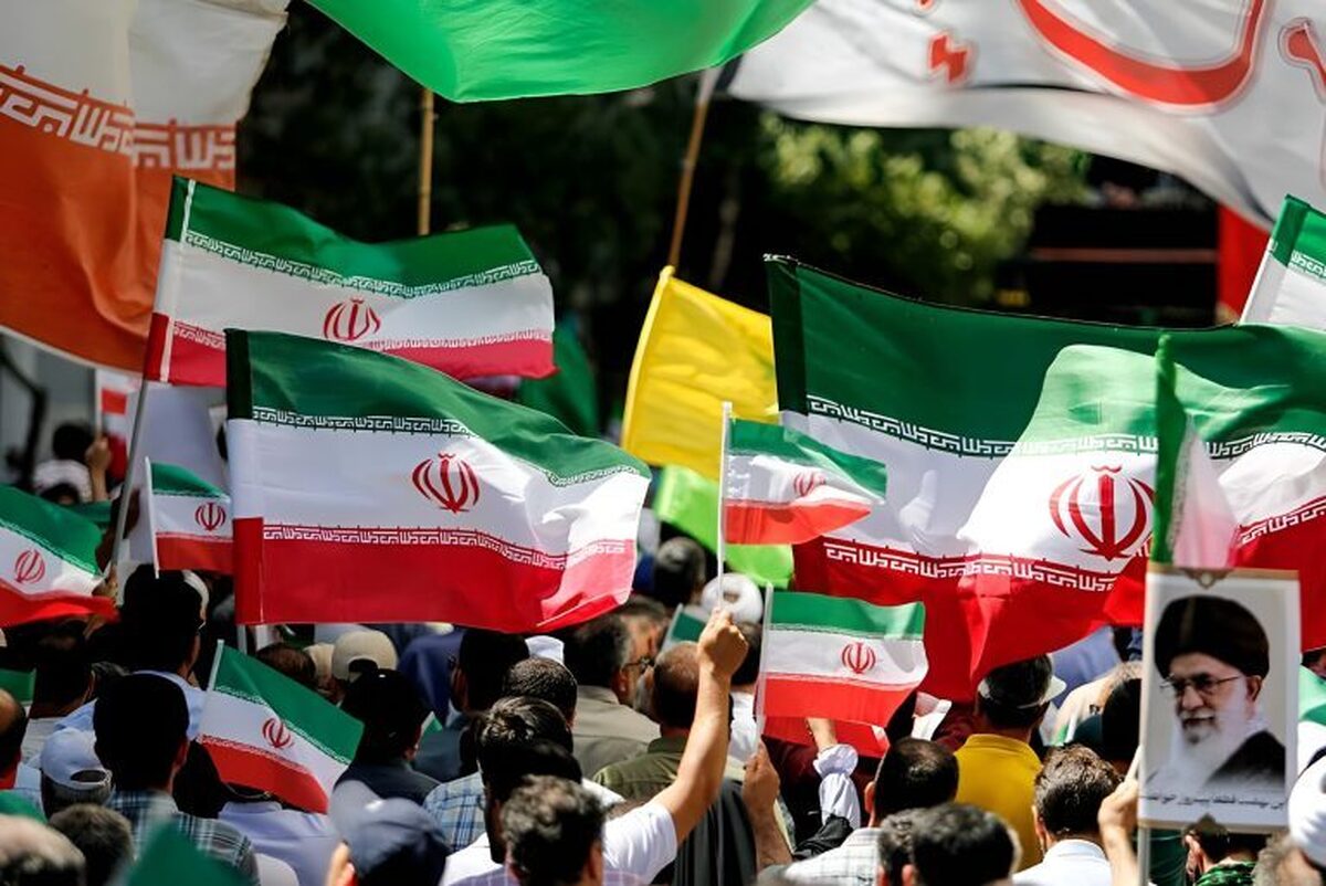 ملت ایران مثل کوه در مقابل تهدیدهای دشمن ایستاده است