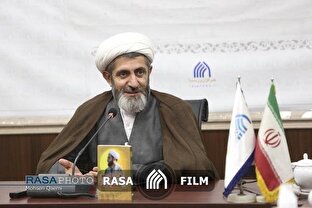 نشست رونمایی و تجلیل از کتاب «ظهر روز اربعین»