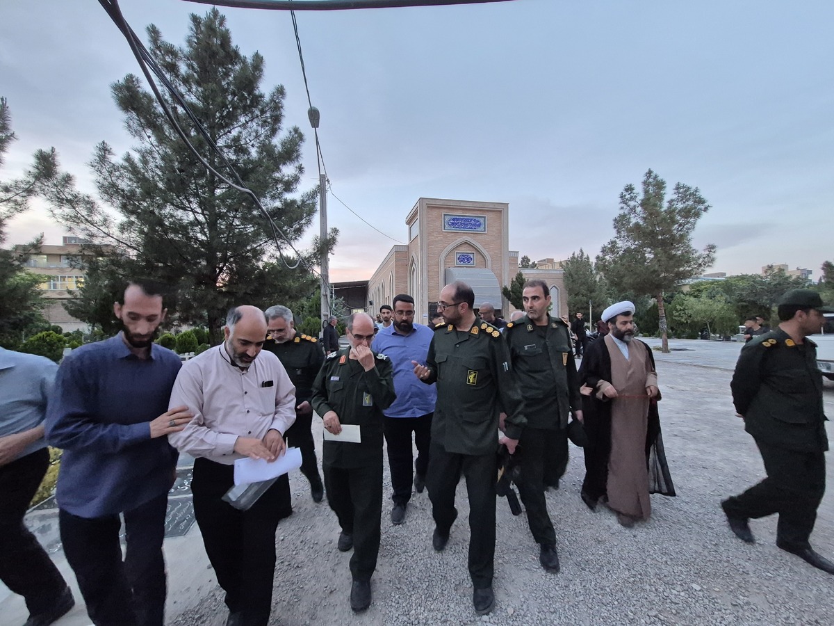 گفت‌وگوی فرمانده سپاه عاشورا با اهالی شنب‌غازان تبریز+ تصاویر