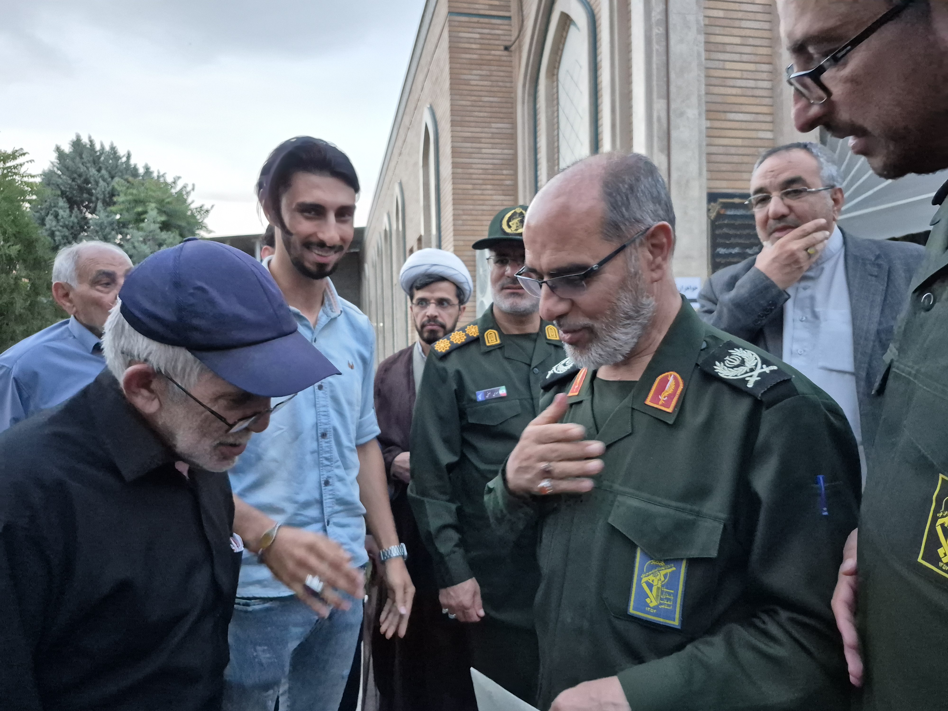 گفت‌وگوی فرمانده سپاه عاشورا با اهالی شنب‌غازان تبریز+ تصاویر