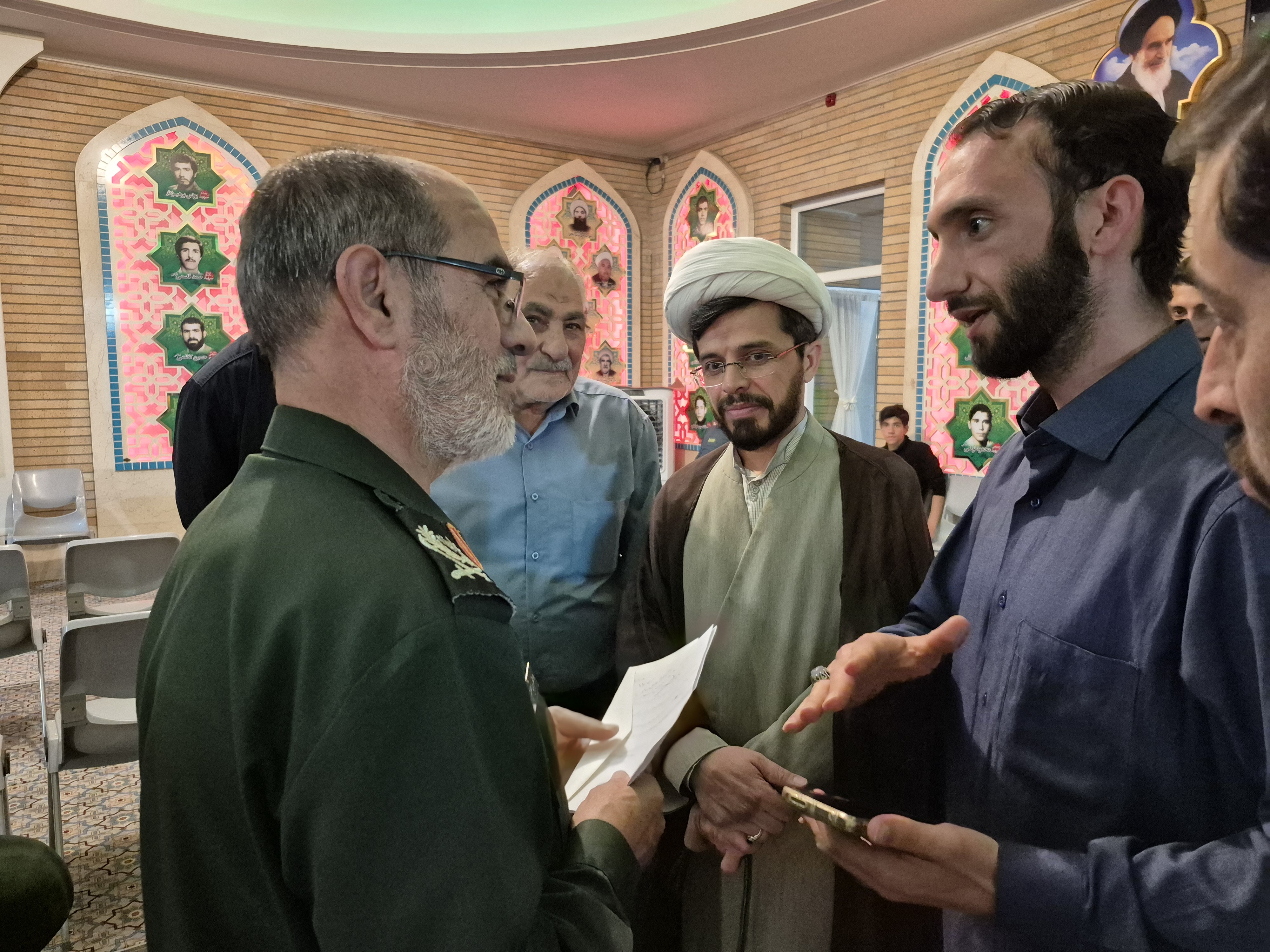 گفت‌وگوی فرمانده سپاه عاشورا با اهالی شنب‌غازان تبریز+ تصاویر