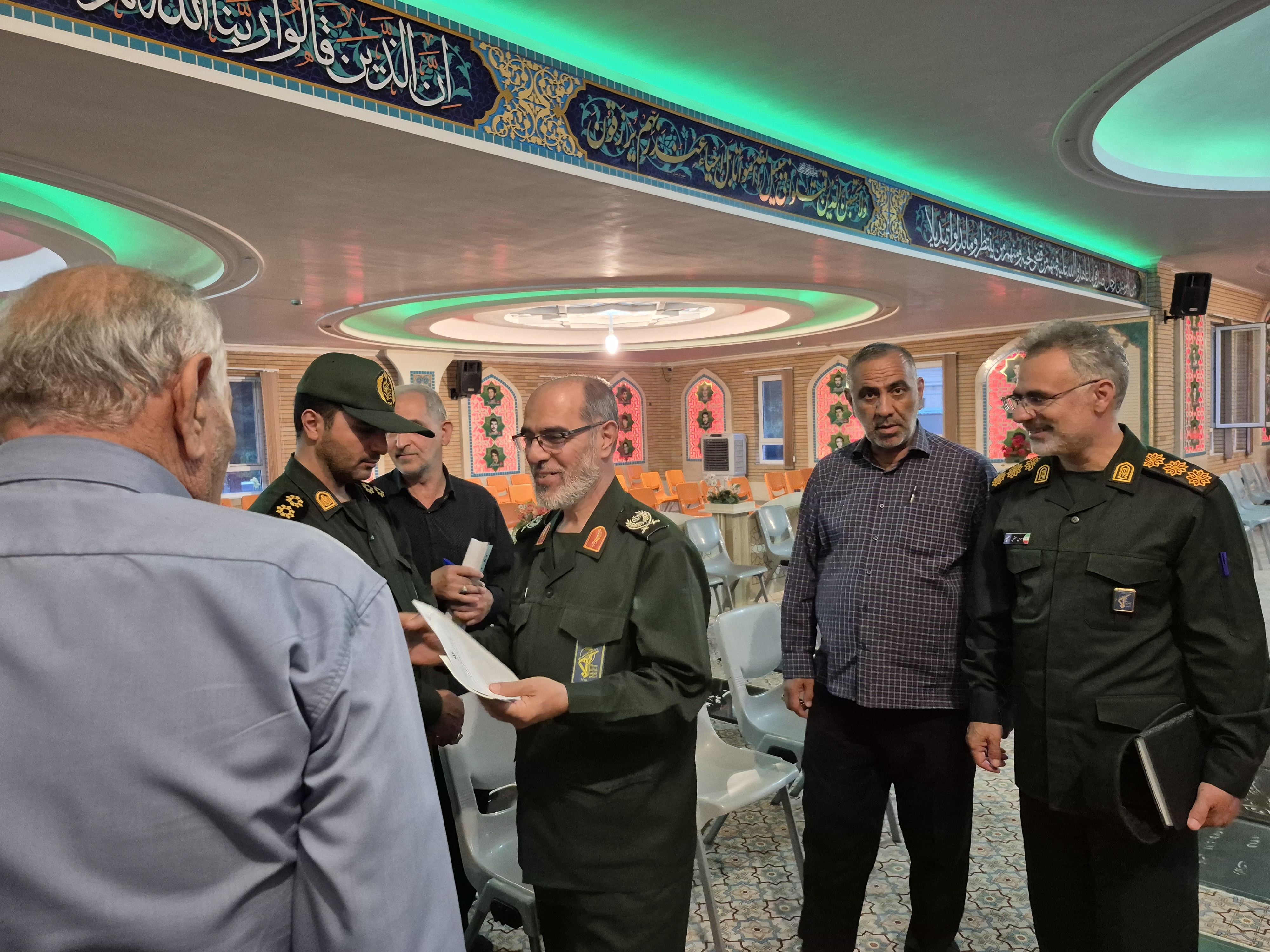 گفت‌وگوی فرمانده سپاه عاشورا با اهالی شنب‌غازان تبریز+ تصاویر