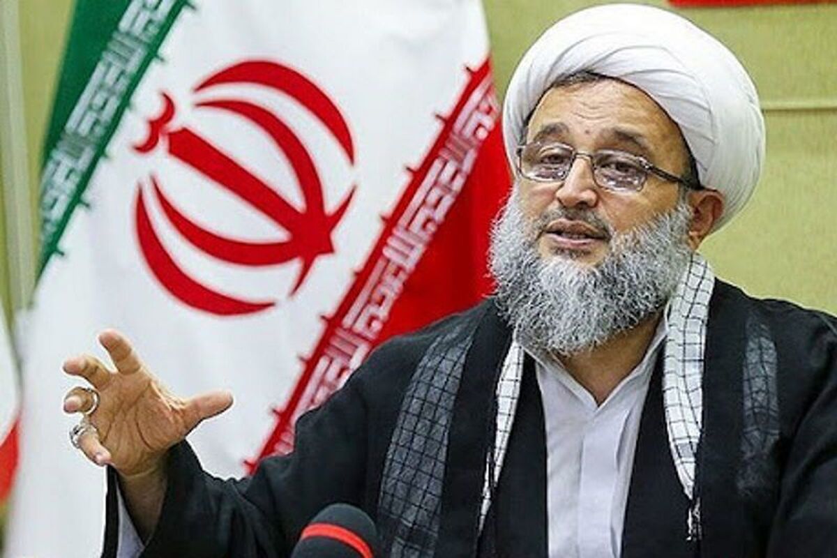 طلاب از فرصت محرم و صفر برای روشنگری و تبیین استفاده کنند/نباید زندگی عادی داشته باشیم