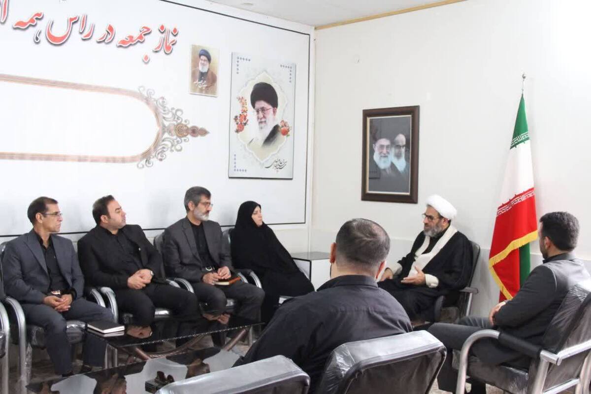 رمز پیروزی در برابر تهدیدات دشمن اتحاد ملی است