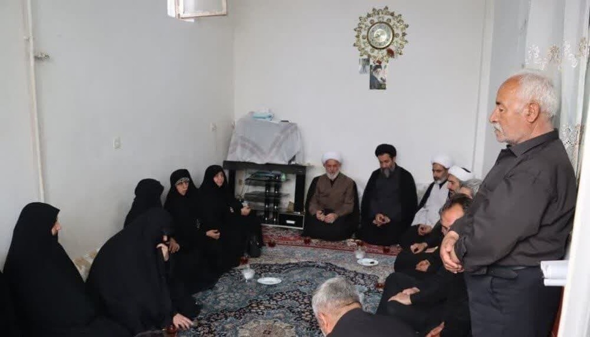 دیدار جمعی از مسئولان نهاد های حوزوی با خانواده‌ های کودکان شهید تبریزی