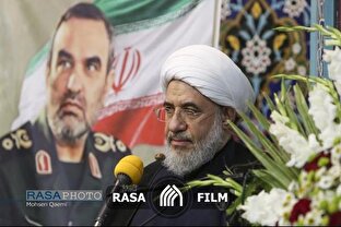 امروز اطاعت از امام خامنه‌ای، اطاعت از امام زمان است