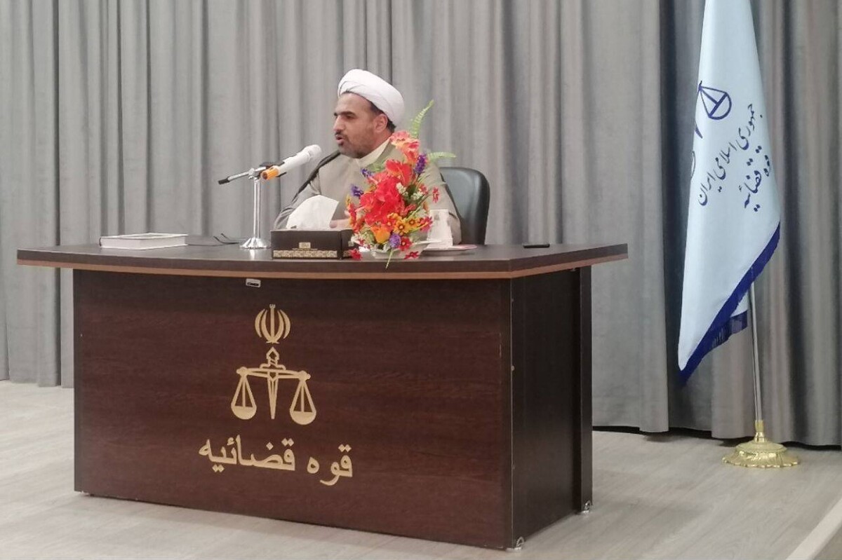 وضعیت جادهها و خیابانهای سیرجان در شأن مردم نیست