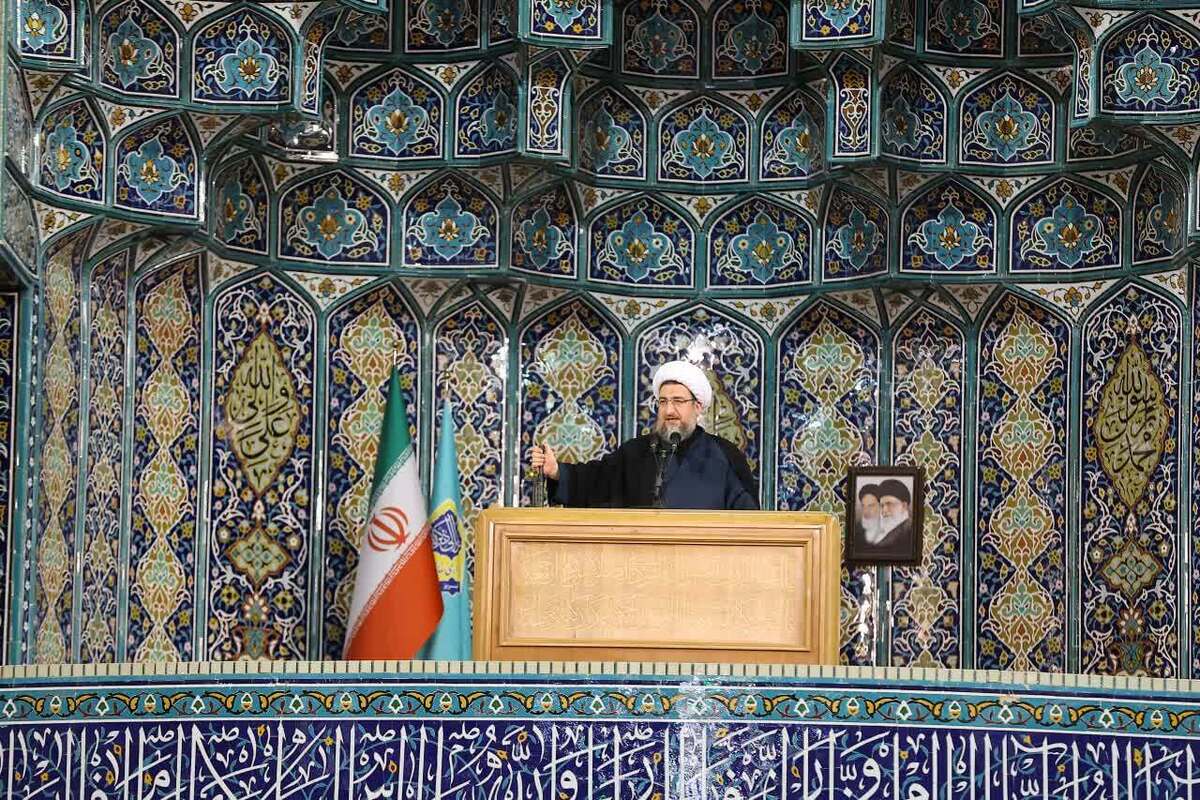 ملت ما از عزت کوتاه نمیآید