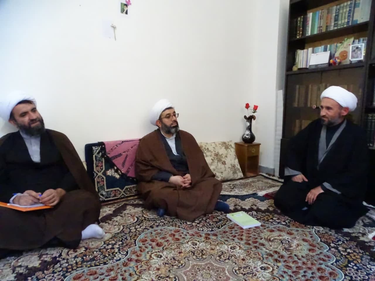 تکریم معمرین و مبلغین شهر کلوانق از سوی مرکز خدمات حوزه‌های علمیه آذربایجان شرقی+ عکس