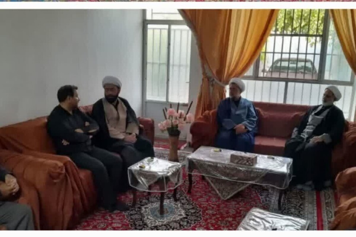 مسئول سازمان بسیج طلاب و روحانیون کرمان با خانواده شهدای اخیر دیدار کرد