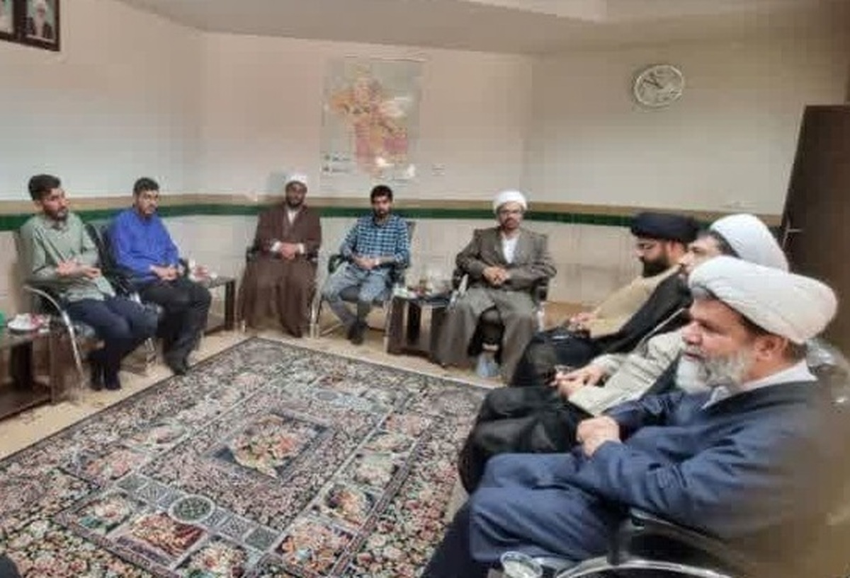 دیدار مبلغان فضای مجازی شیراز با مدیر حوزه علمیه فارس