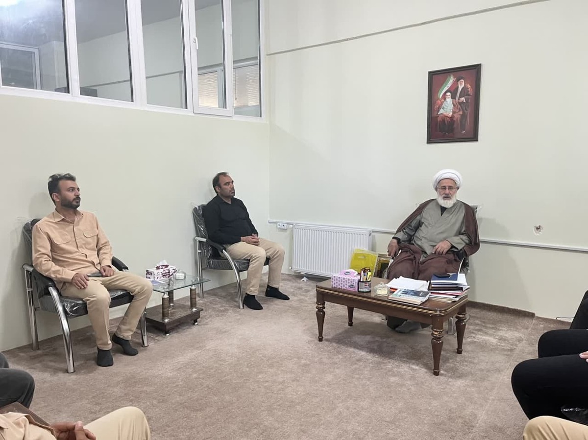 دیدار مسئولین قرارگاه خاتمالانبیاء با امام جمعه هادیشهر با محوریت گرامیداشت شهدا+ تصاویر