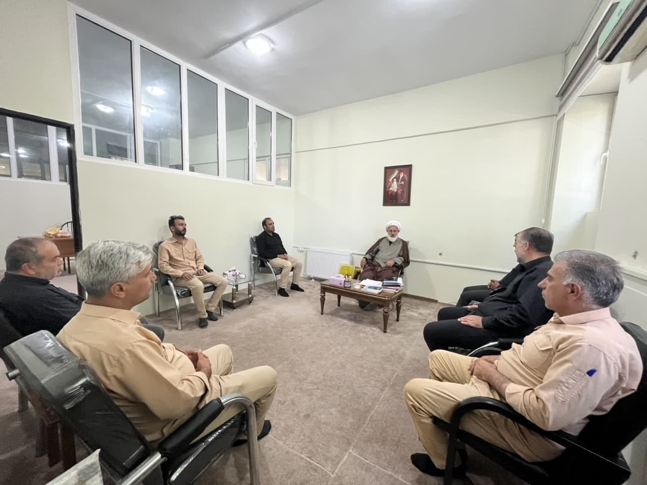 دیدار مسئولین قرارگاه خاتم‌الانبیاء با امام جمعه هادیشهر با محوریت گرامیداشت شهدا+ تصاویر