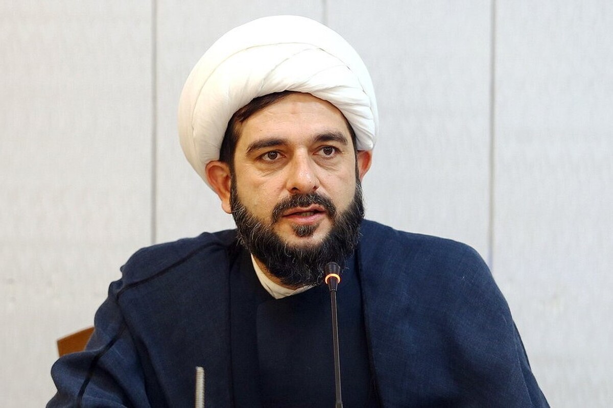 تنها راه مبارزه با کفار، ایستادگی در برابر ظلم است