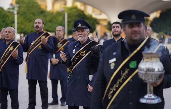 اهتزار پرچم عزای سیدالشهدا در سومین حرم اهل بیت