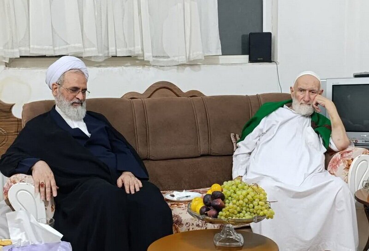 عیادت مدیر حوزههای علمیه از آیتالله حسینیشاهرودی