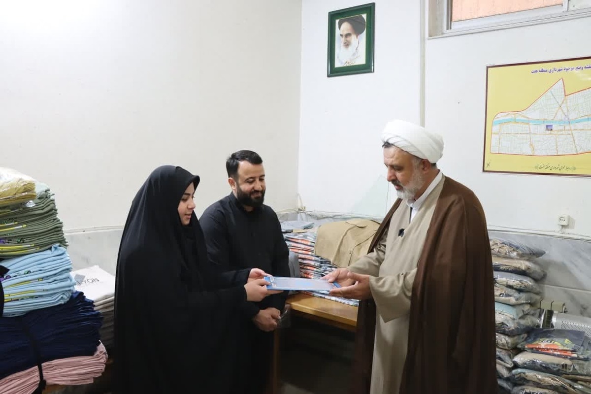 تقدیر رئیس مرکز خدمات استان قم از خانواده کارآفرین طلبه قمی