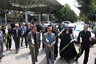 غبارروبی مزار خبرنگار شهید «محمود صارمی» در بروجرد