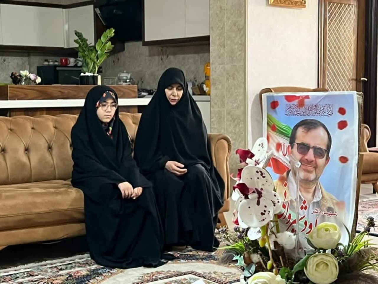 تجلیل مجمع خیرین سلامت استان قم از خانواده شهید دکتر شیروانی