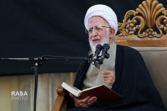 عالم واقعی با رفتار، گفتار و منش خود هدایت می‌کند