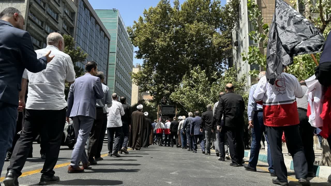 ابراز ارادت اهالی خیابان آیت‌الله طالقانی تهران به ساحت رسول اعظم و سبط اکبر ایشان