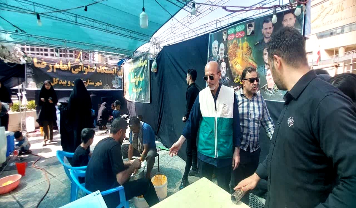 فعالیت موکب خادمیاران آران و بیدگل پذیرای زائران رضوی در مشهد مقدس