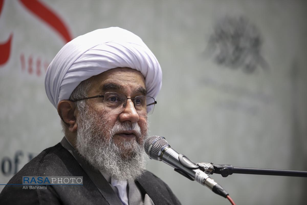 تسلیم و عقب‌نشینی در برابر دشمن، زمینه تشدید ظلم را فراهم می‌کند