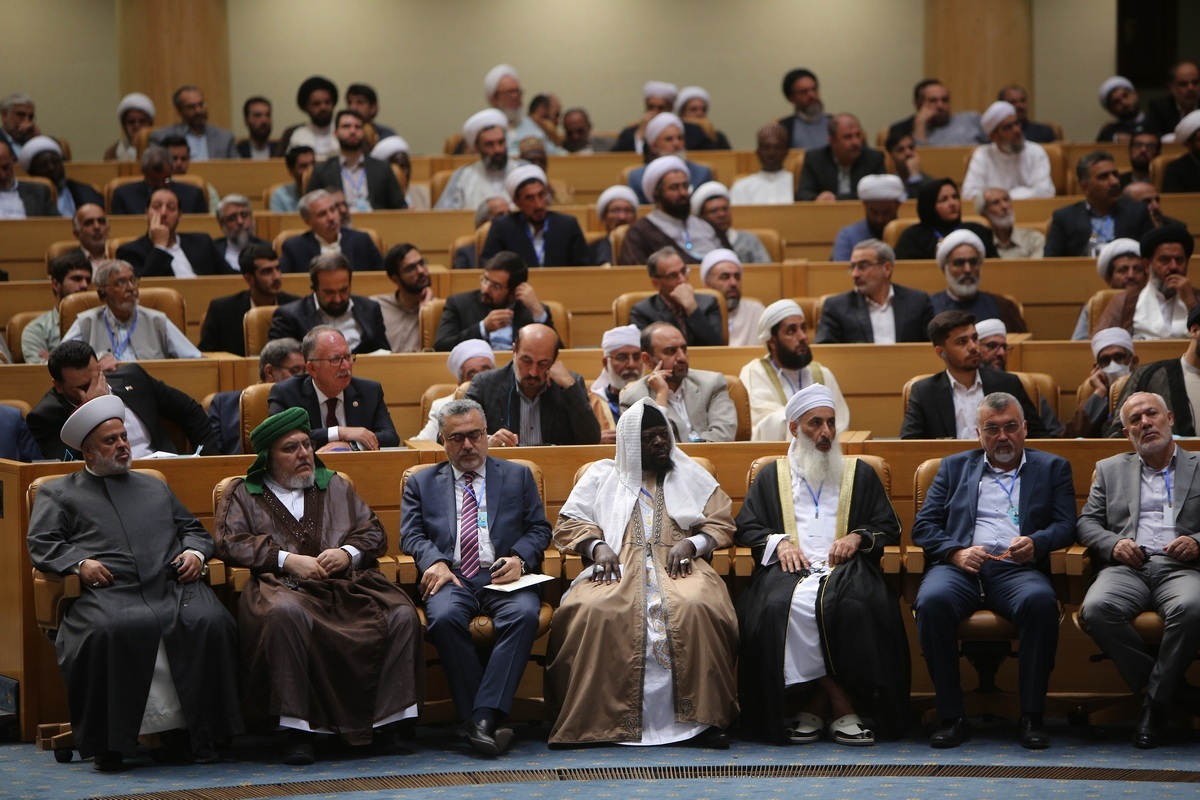 در حال حاضر تقریب جوامع اسلامی حیاتی است