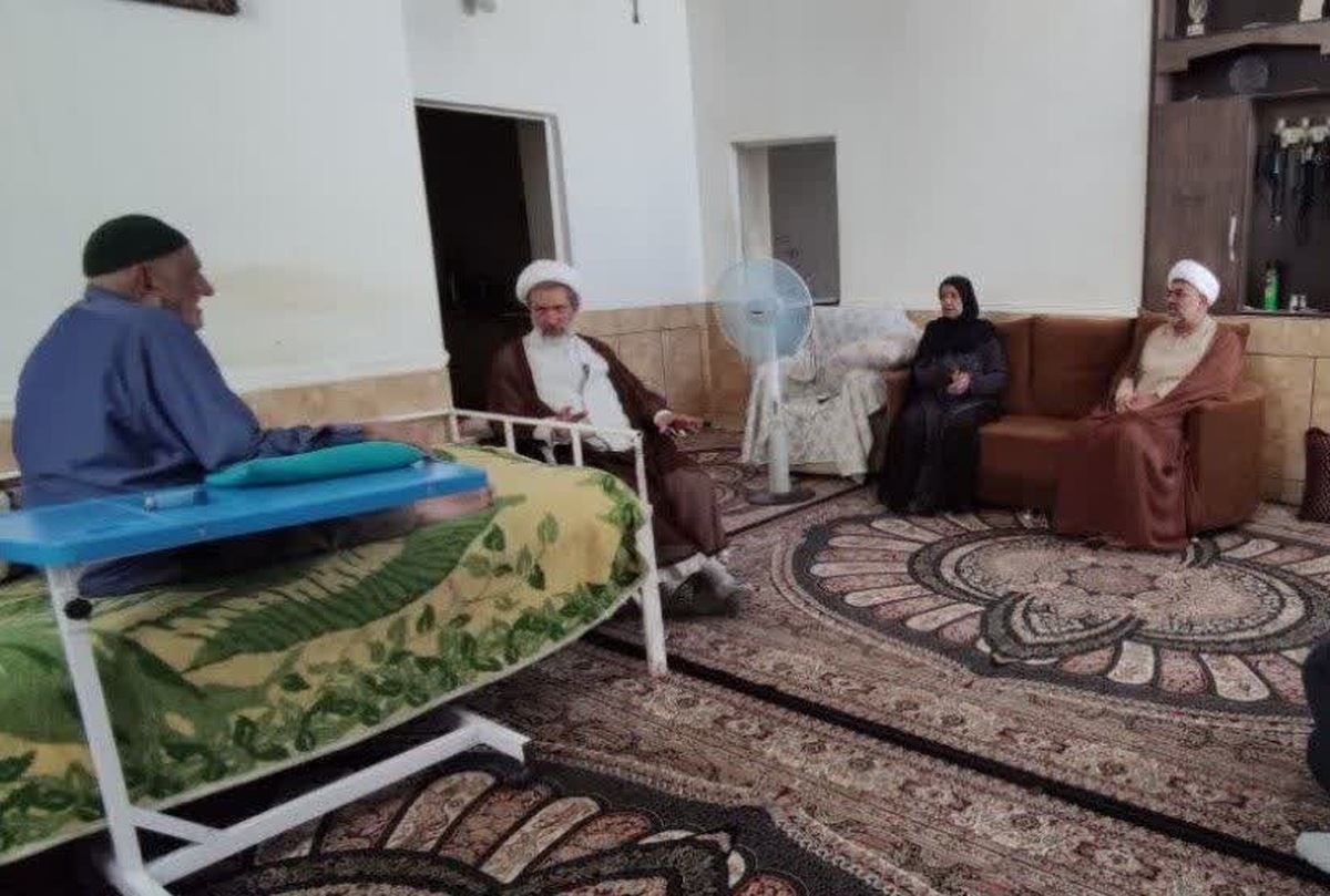 دیدار مشاور مدیر حوزه های علمیه کشور با خانواده شهید موسوی در خنج