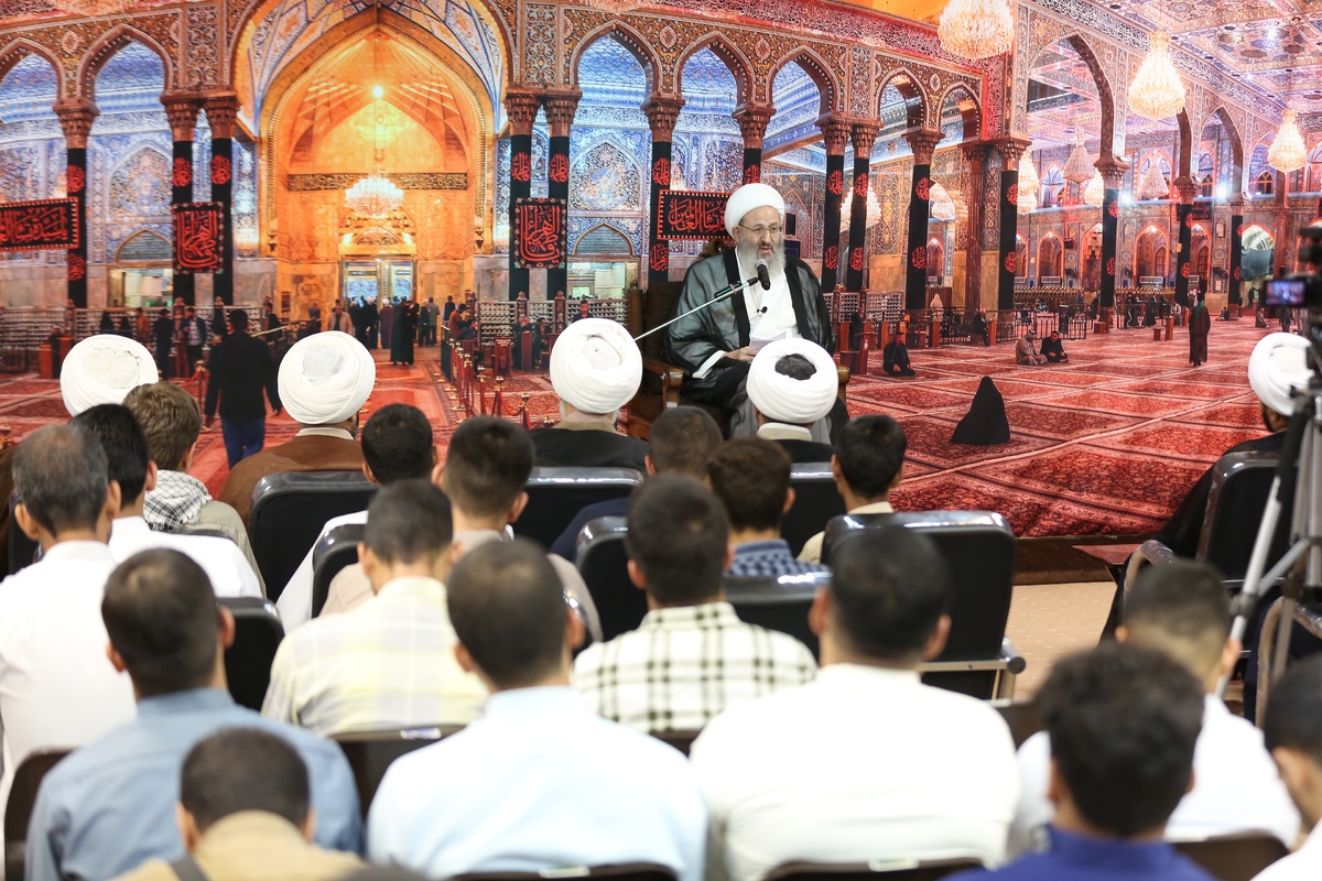 روحانیت باید چشم بیدار جامعه و مدافع حقوق مردم باشد