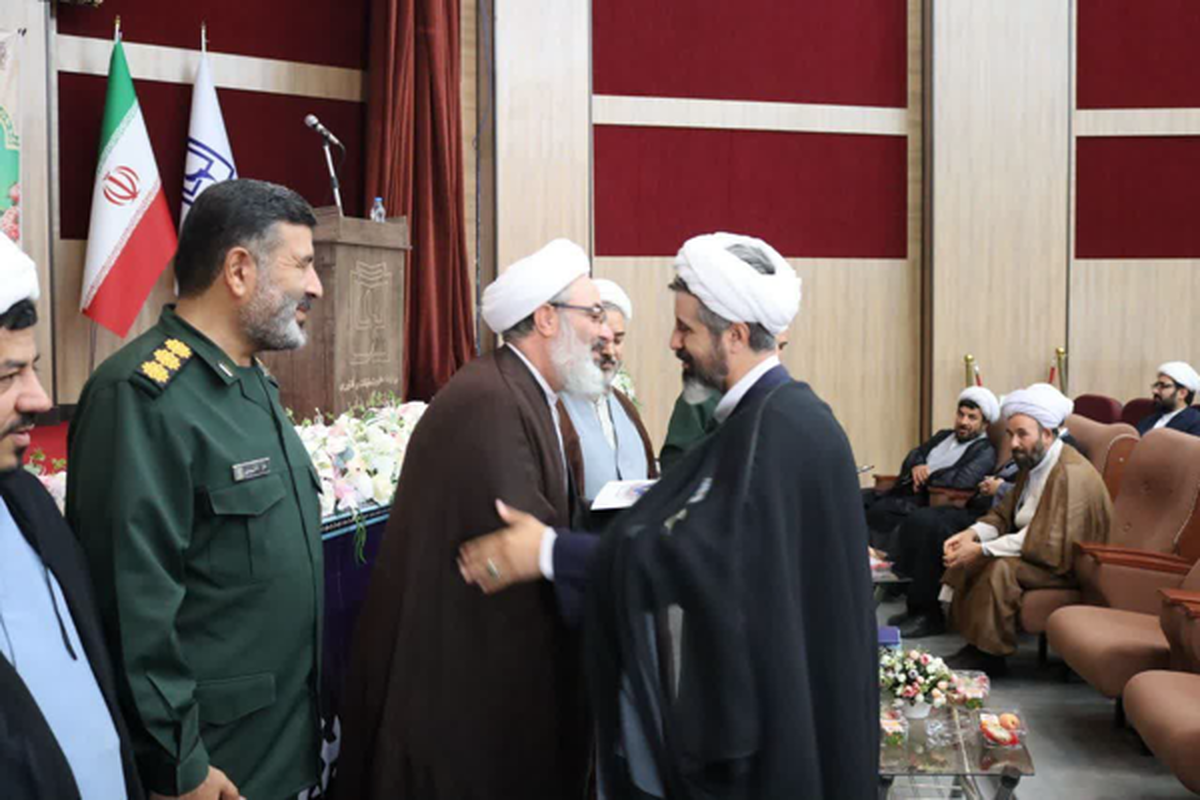 ملت ایران با ایستادگی قوی، انقلاب را در برابر تهدید‌ها حفظ کرد