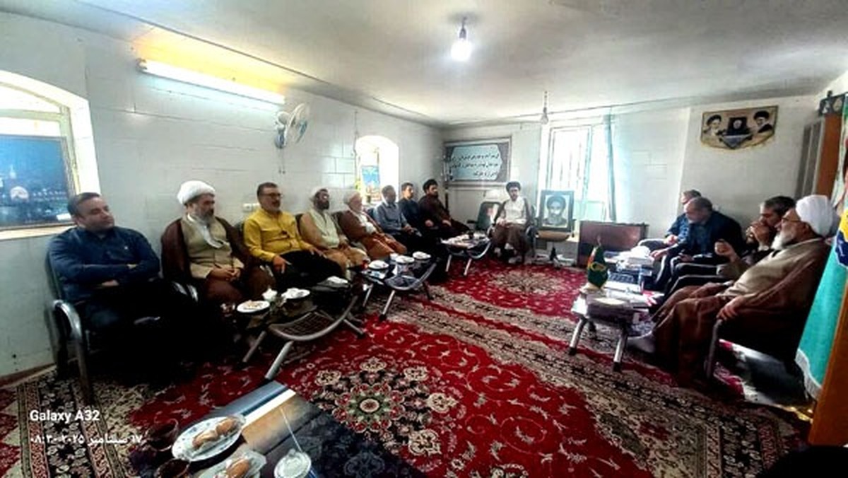 نشست مشترک ائمه جماعات بخش برزک با مدیران مدارس برگزار شد