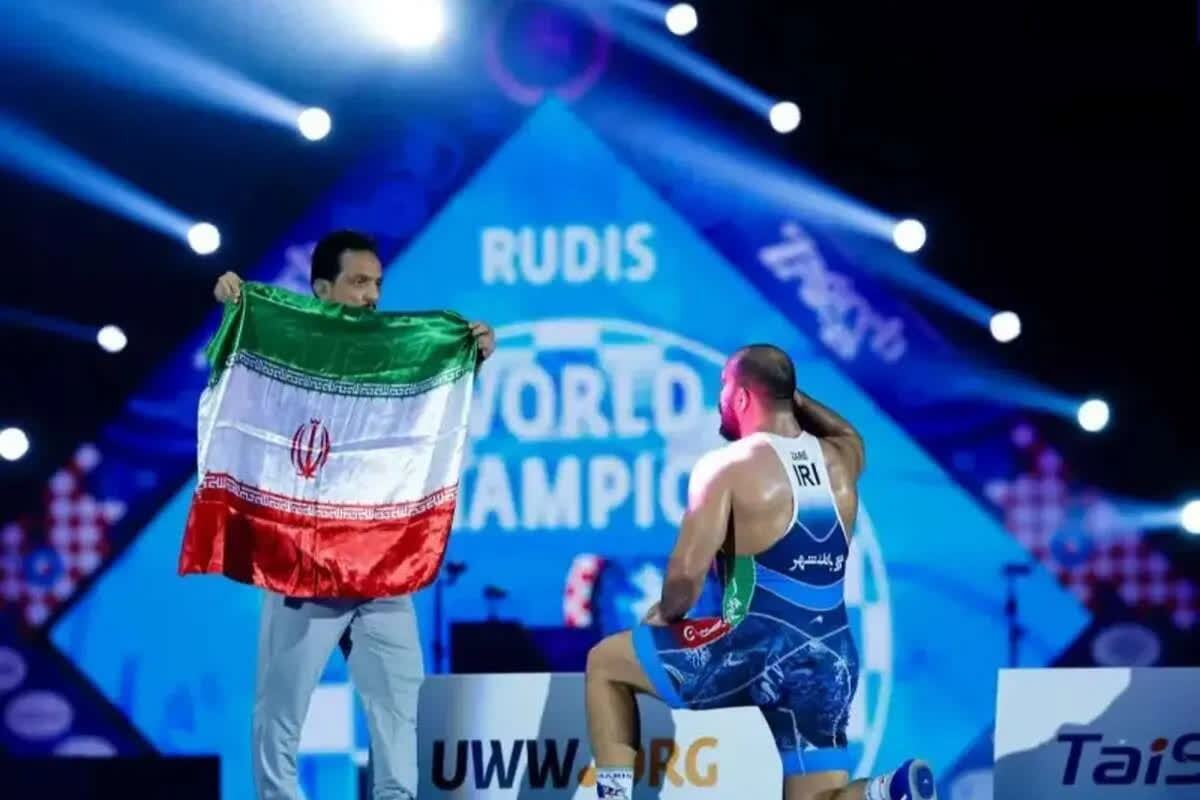 تبریک حجت‌الاسلام والمسلمین ماندگاری به مناسبت قهرمانی جهانی تیم‌های ملی کشتی ایران