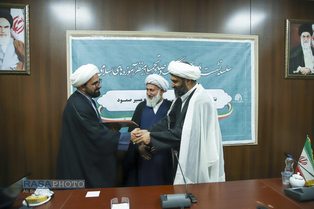 از لزوم ایجاد تشکل بین المللی آزادگان جهان تا کم کاری نهاد ها و رسانه ها در دامنه دار کردن صدای کاروان صمود