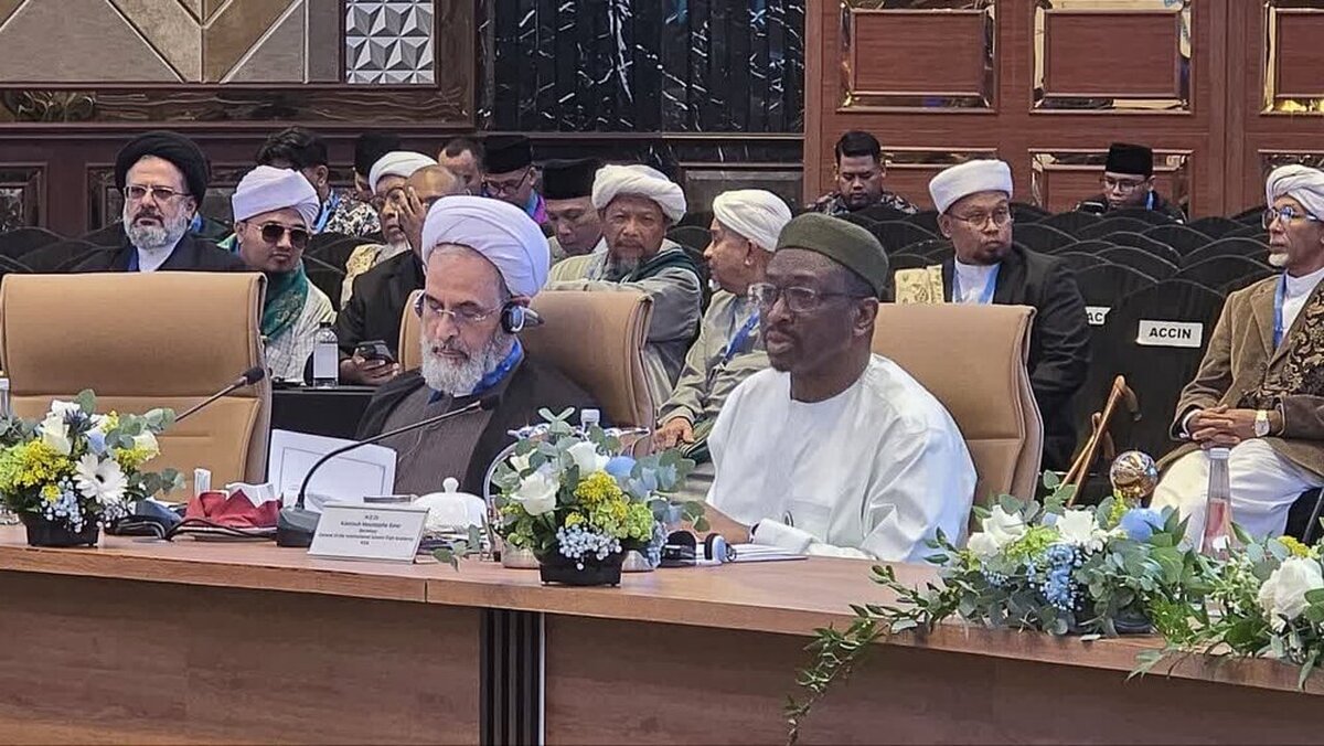 حضور آیت الله اعرافی در کنفرانس بینالمللی رهبران دینی در مالزی