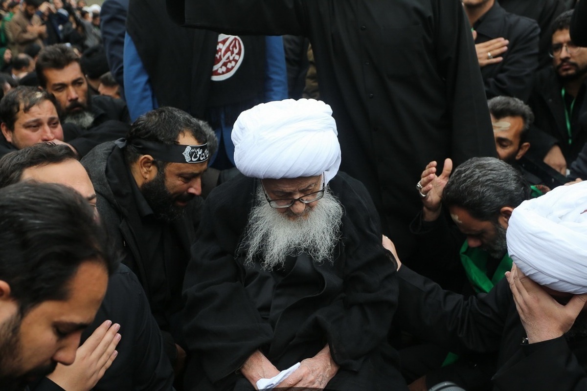 برپایی دسته عزاداری سالروز شهادت امام حسن عسکری با حضور آیت الله وحید خراسانی