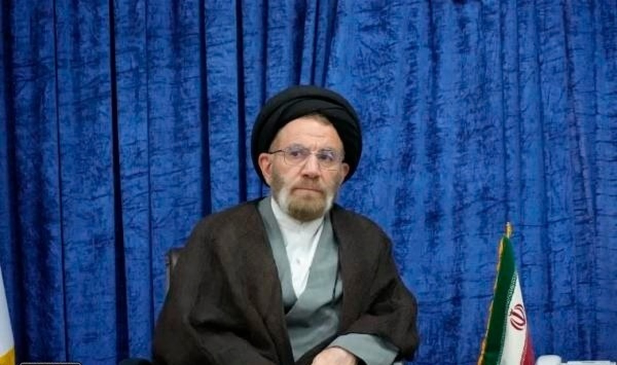 مسجد محل عبادت و مرکز سیاست است