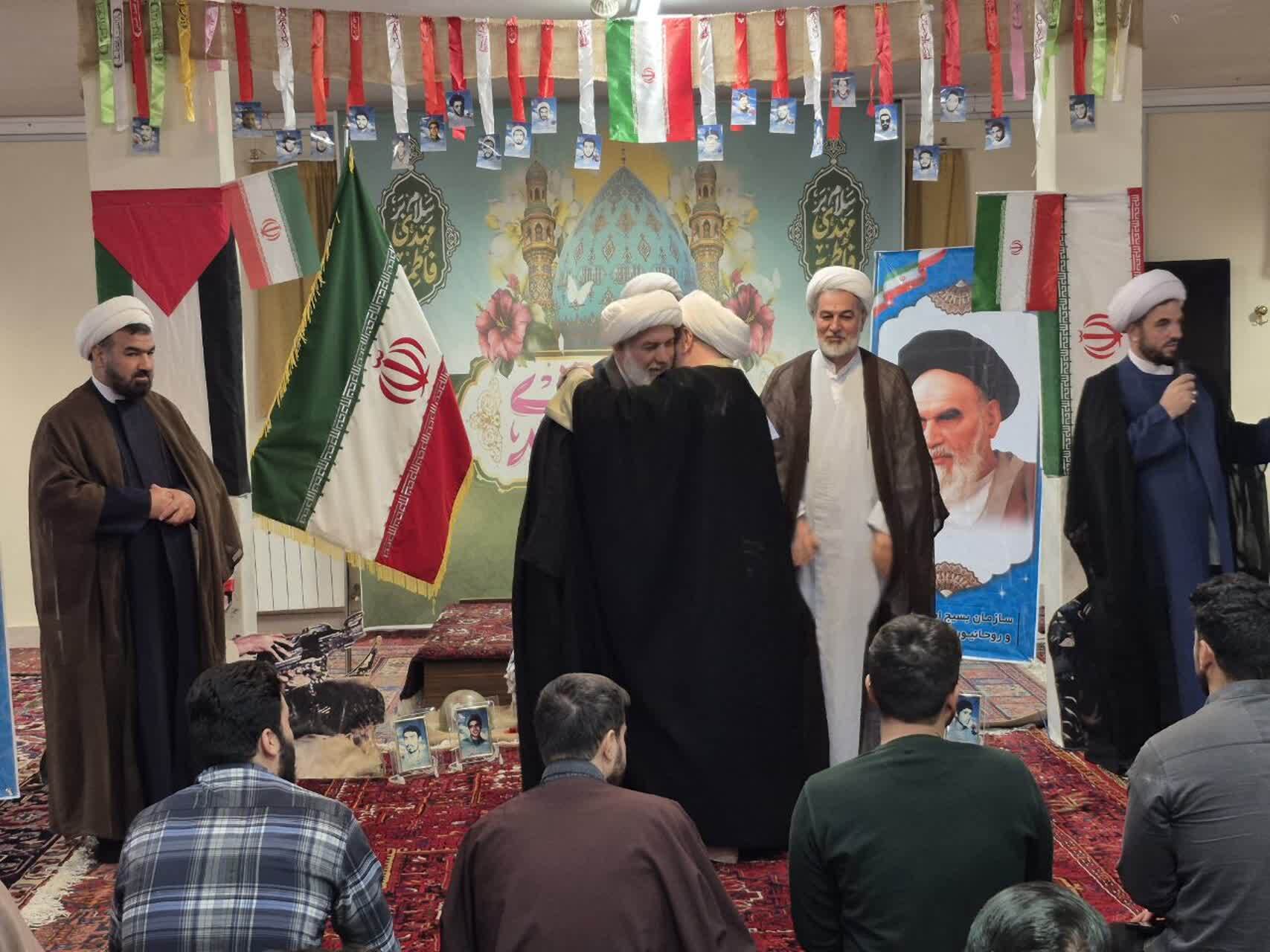 مراسم بزرگداشت و تجلیل از اساتید رزمنده روحانی در تبریز برگزار شد