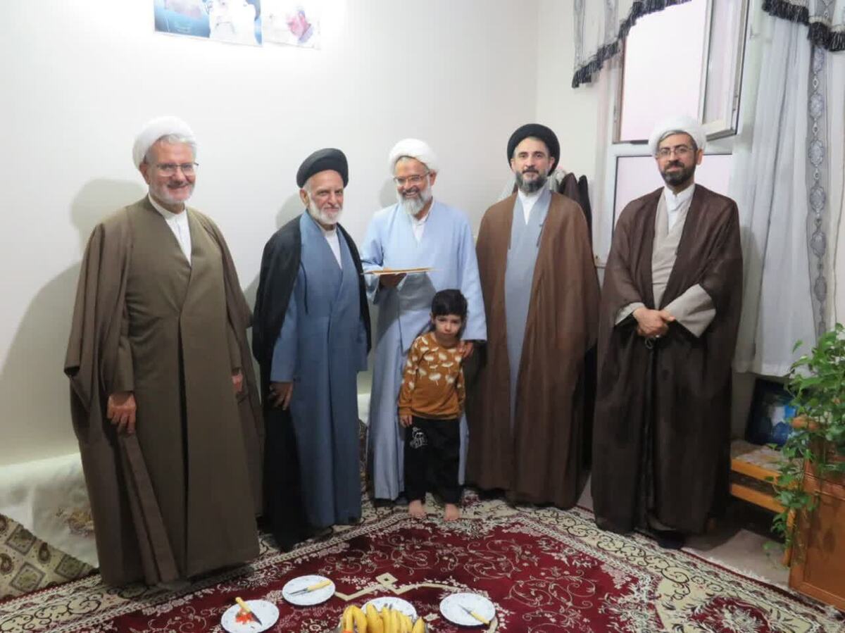 تجلیل رئیس مرکز بسیج اساتید و نخبگان حوزه از خانواده شهیدان قاسم لو و دادخواه