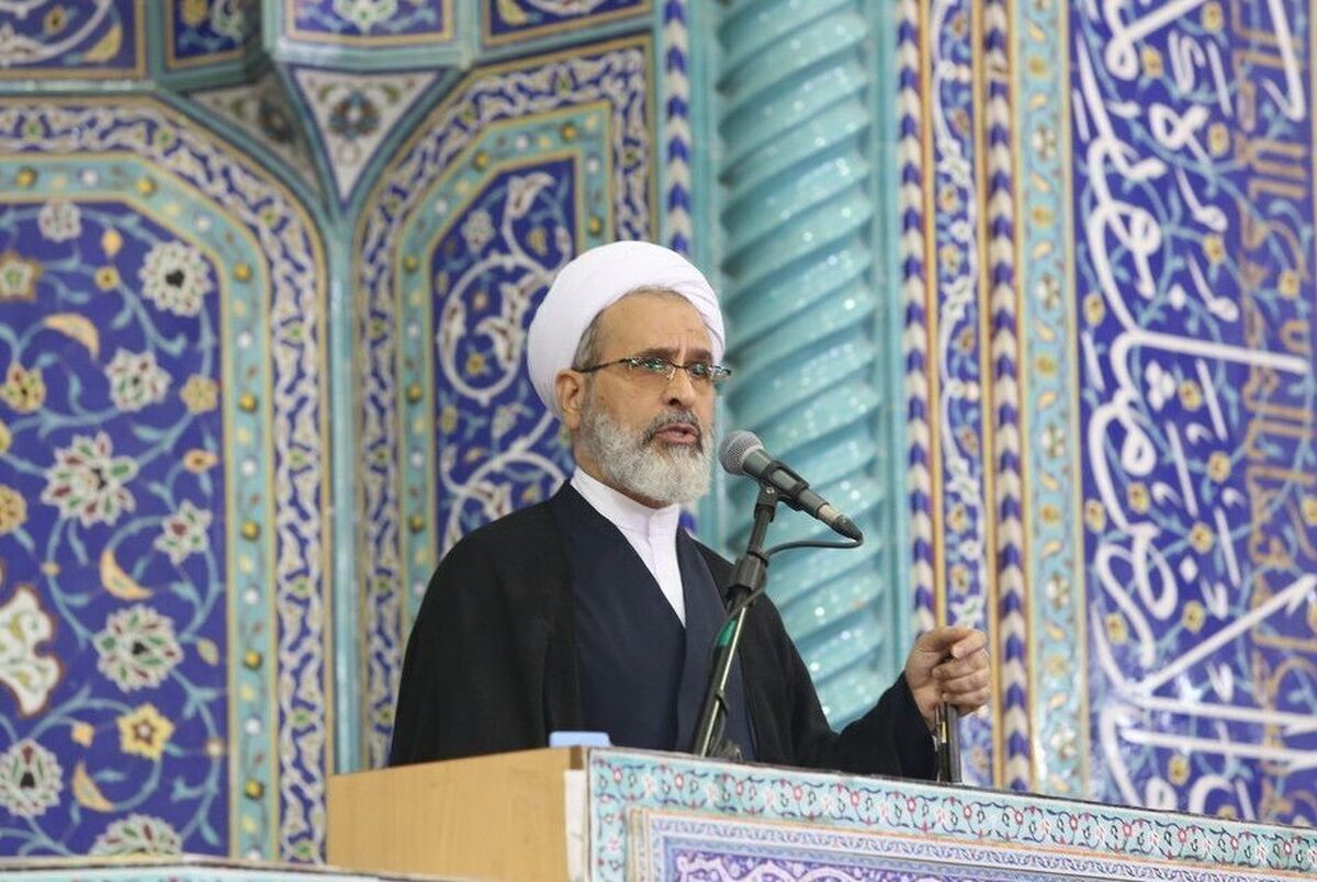 آمریکا و اسرائیل ذلت و وابستگی کشورهای اسلامی را می خواهند/ مسئولان با تلاش شبانه‌روزی مشکلات مردم را حل کنند