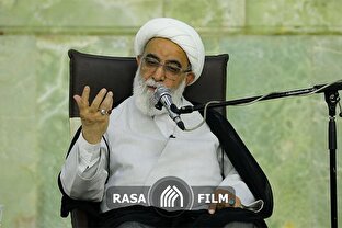 لباس روحانیت نماد هدایت؛ تأکید بر عنایت الهی و بایسته‌های اخلاقی