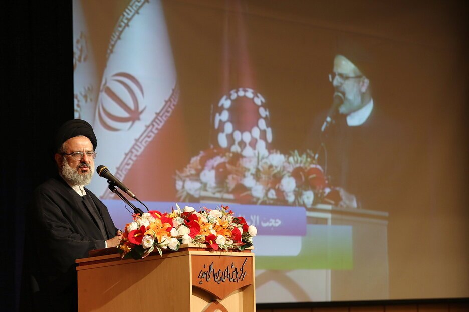 گزارشی از همایش «تجلیل از مبلغان فعال فضای مجازی در دفاع مقدس ۱۲روزه»
