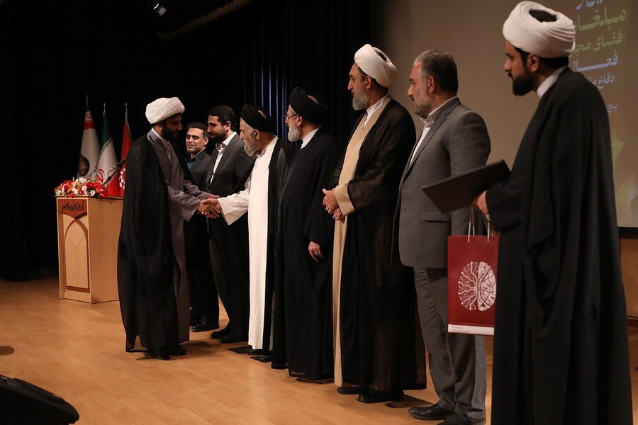 گزارشی از همایش «تجلیل از مبلغان فعال فضای مجازی در دفاع مقدس ۱۲روزه»