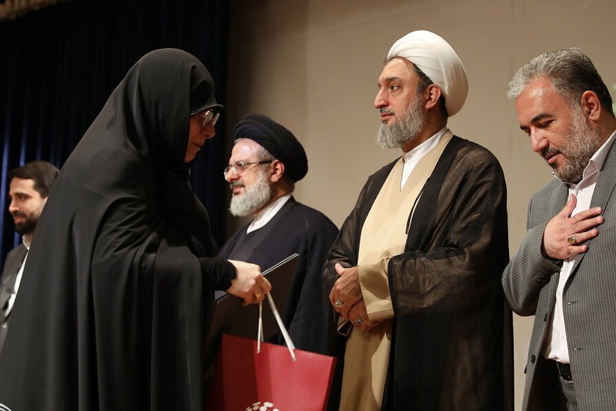 گزارشی از همایش «تجلیل از مبلغان فعال فضای مجازی در دفاع مقدس ۱۲روزه»