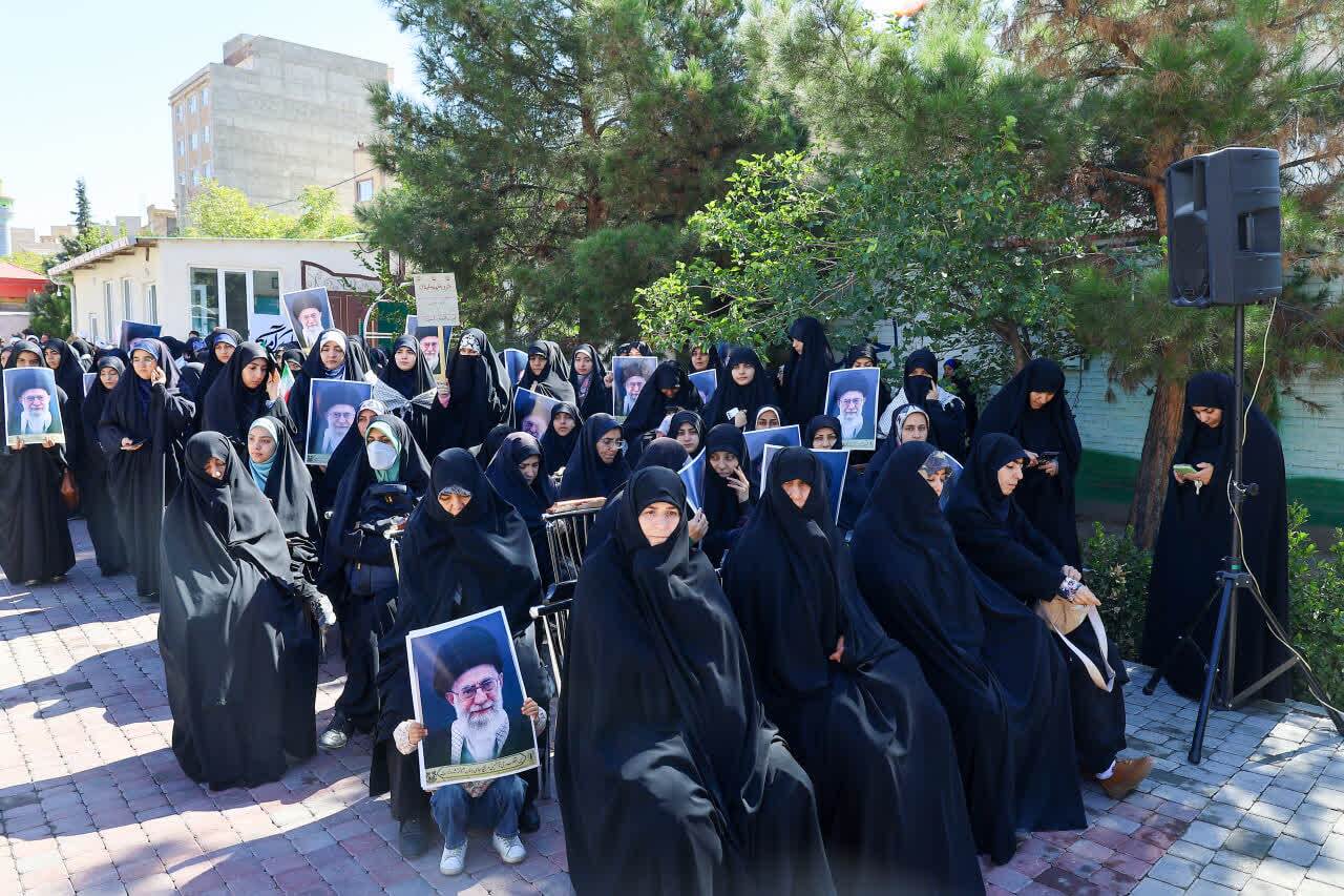 وحدت، غنیسازی و نه به مذاکره با آمریکا+ تصاویر وحدت، غنیسازی و نه به مذاکره با آمریکا+ تصاویر