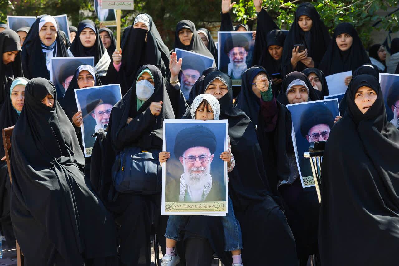 وحدت، غنیسازی و نه به مذاکره با آمریکا+ تصاویر وحدت، غنیسازی و نه به مذاکره با آمریکا+ تصاویر