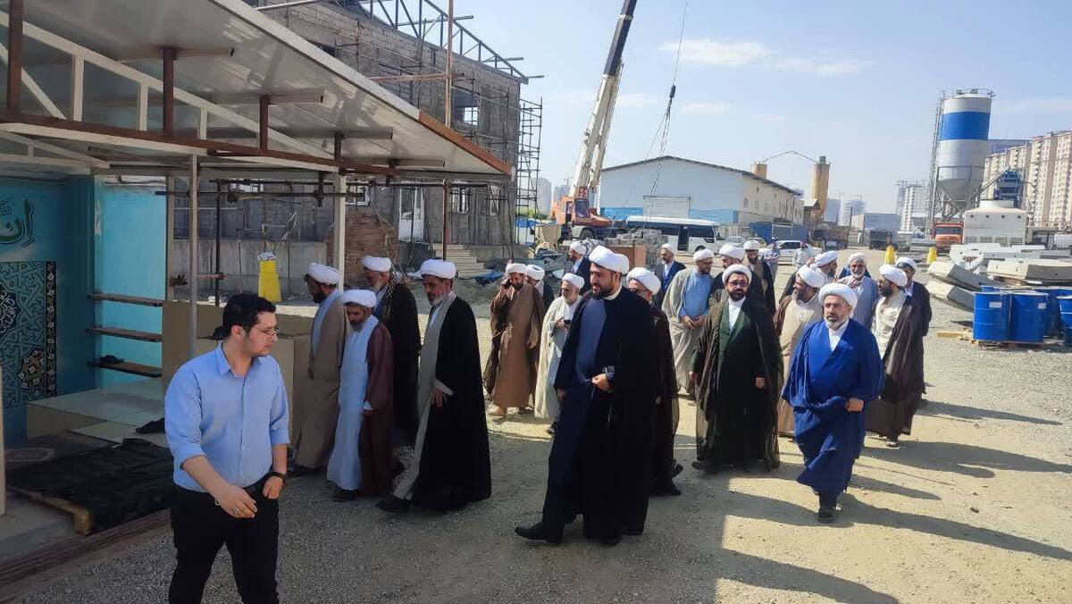 بازدید نمایندگان طلاب و فضلای حوزه های علمیه از پروژه خط ۱۰ متروی تهران