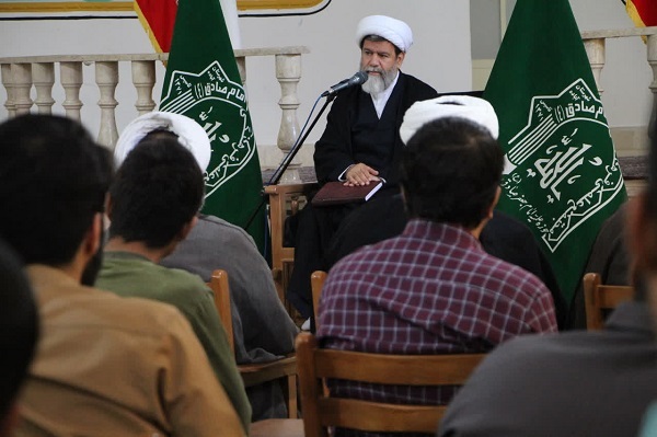 نگاهی به سفر مدیر حوزه علمیه فارس به آباده